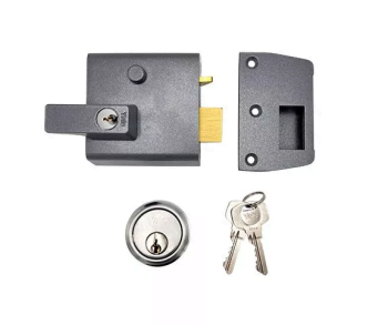 Yale No.1 Auto Deadlocking Nightlatch